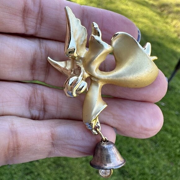 Vintage Giusti Gigi Brooch Pin Angel Guardian Bell Gold Tone Signed 2.25" L - Picture 2 of 5